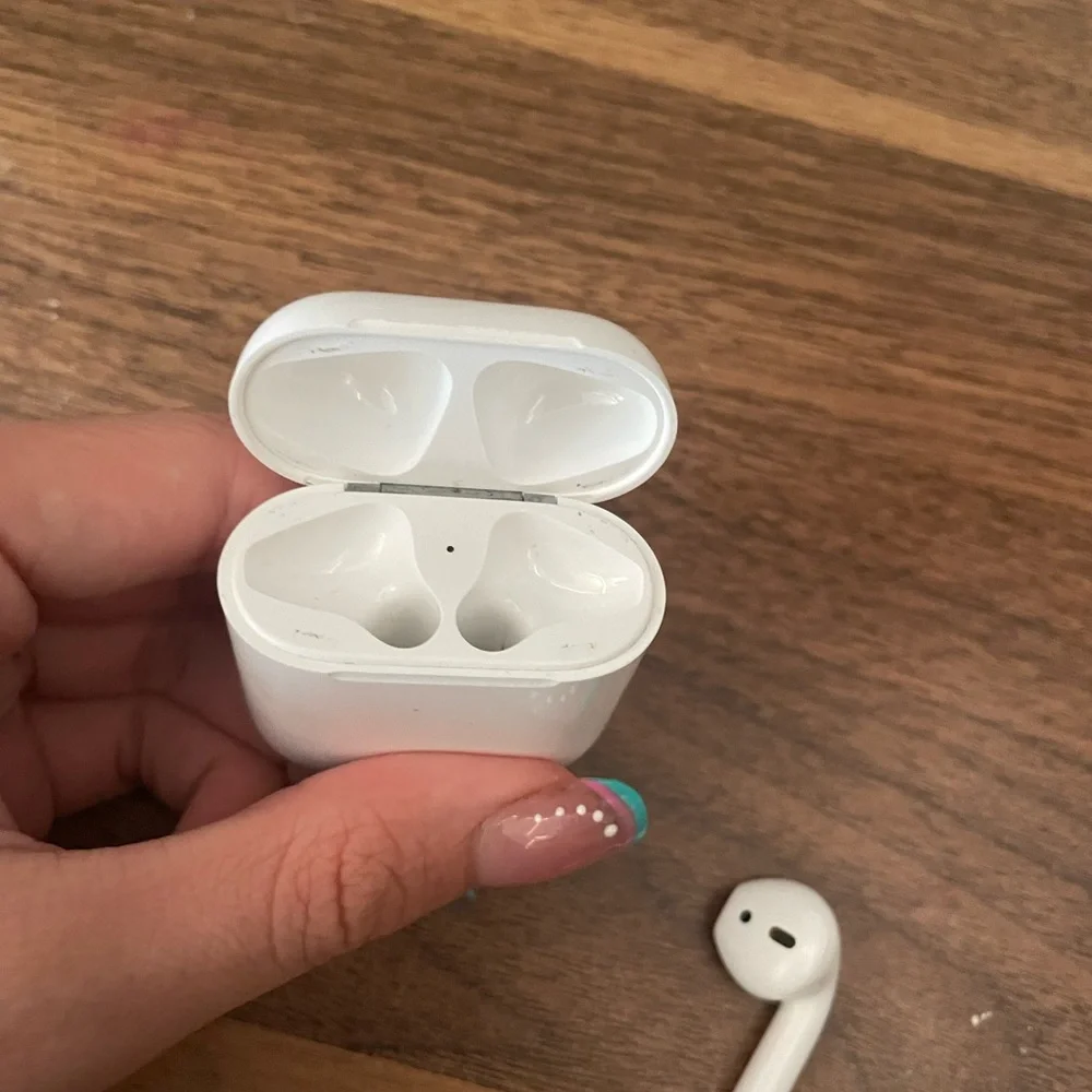 Wireless Airpods with Charging Case - White